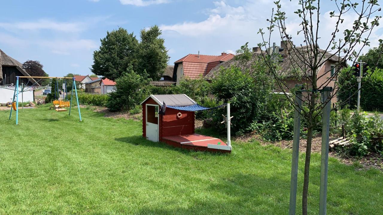 Ferienhaus Alte Schule Rambin Auf Ruegen Esterno foto